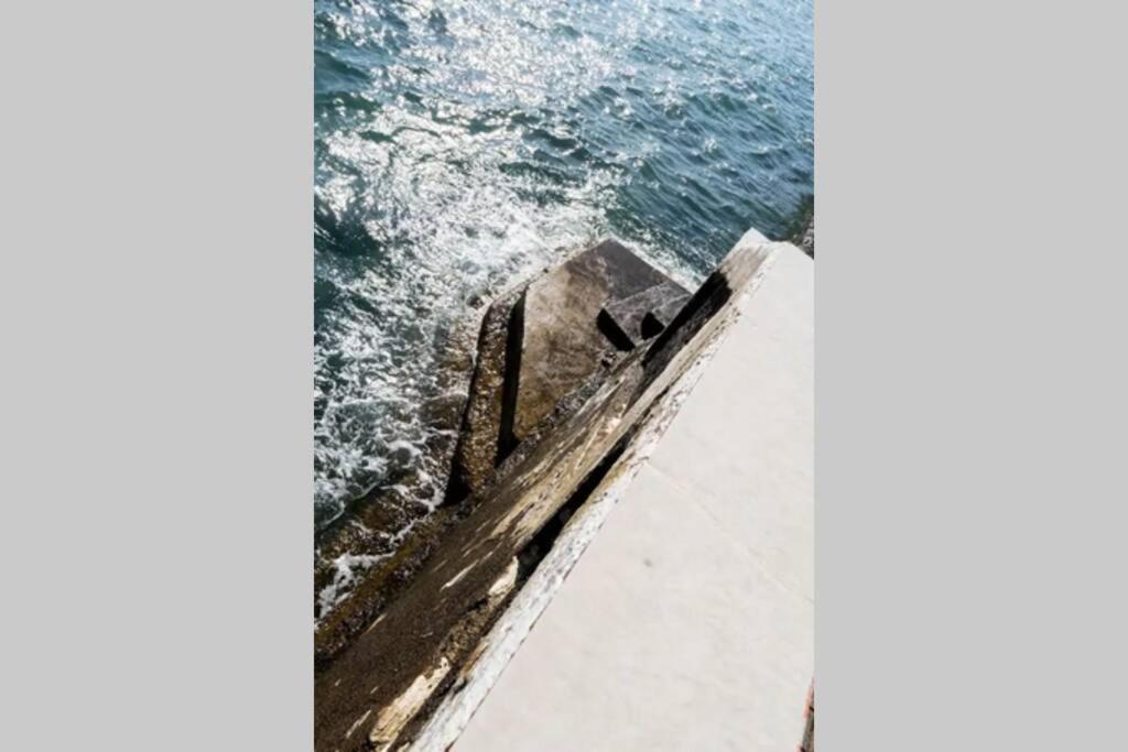 Апартаменти Theatre Box: Ocean Balcony & Stairs To The Sea Арона Екстер'єр фото